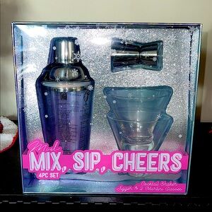 ❤️NEW!!!❤️ Excellent Gift idea for Christmas! 
Mix, Sip, Cheers 4-Piece Set